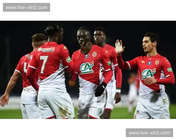 巅峰对决：摩纳哥的红白浪漫与斯特拉斯堡的钢铁洪流，谁能主宰路易二世体育场？